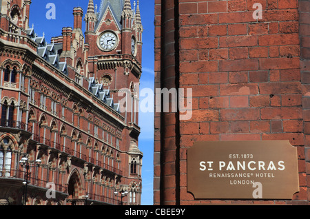 Eine Gedenktafel für St Pancras Renaissance Hotel London Stockfoto