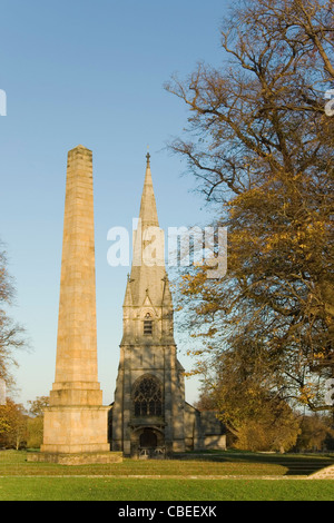 Sy-Marien-Kirche und der Obelisk, Studley Royal Stockfoto