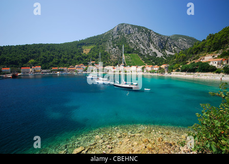 HALBINSEL PELJESAC, KROATIEN. Ein Blick auf das Dorf und die Bucht von Trstenik in der Nähe von Dingac. 2010. Stockfoto