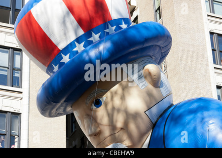 Uncle Sam Helium gefüllt Ballon schwebt über Kopf während der 2011 Macy's Thanksgiving Day Parade in New York City. Stockfoto