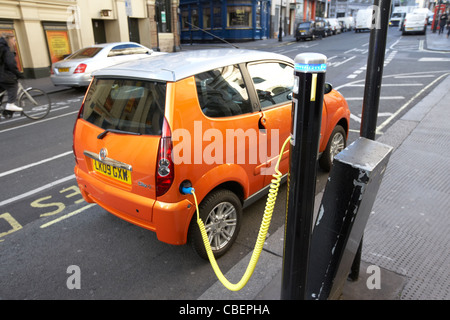 Punkt-London England Großbritannien Grossbritannien Ladestation für Elektroautos Stockfoto