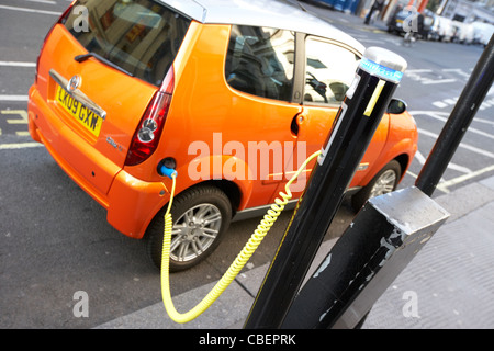 Punkt-London England Großbritannien Grossbritannien Ladestation für Elektroautos Stockfoto