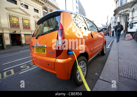 Punkt-London England Großbritannien Grossbritannien Ladestation für Elektroautos Stockfoto