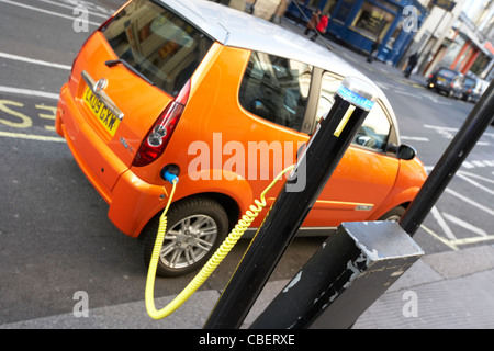 Punkt-London England Großbritannien Grossbritannien Ladestation für Elektroautos Stockfoto