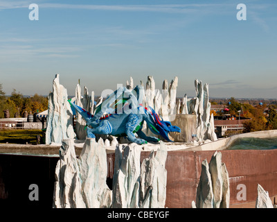 Blue Dragon auf Splash Flussfahrt im Legoland, Berkshire, UK Stockfoto