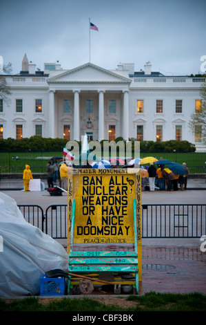Atomwaffen zu protestieren vor dem weißen Haus Stockfoto