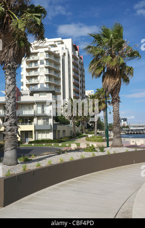 Wohnblocks am Strand von Port Melbourne, Victoria, Australien. Stockfoto