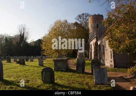 Die Kirche des Heiligen Petrus & Saint Paul, Burgh Castle, Norfolk, England Stockfoto