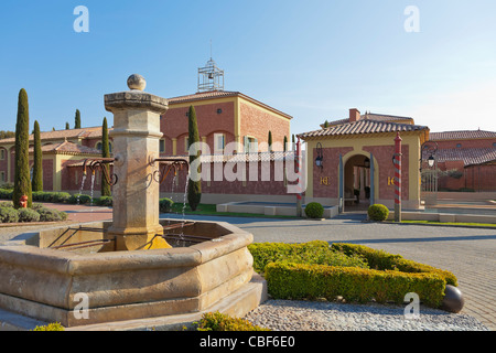 Haupteingang des Hotel du Castellet, dekorieren mit einem Brunnen., HOTEL DU CASTELLET, 5 Stud Relais und Schloss in der Provence 3001 Stockfoto