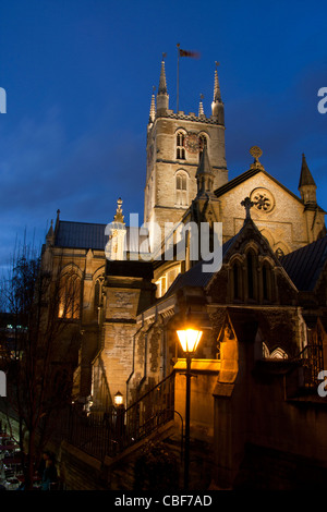 Southwark Cathedral nachts South Bank London England UK Stockfoto