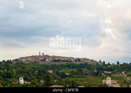 Das schöne Dorf von La-Colle-Sur-Loup in die Alpes-Martime Departement, Hôtel *** L'Alain Llorca - La Colle-Sur-Loup 350, Rou Stockfoto