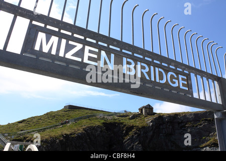 Melden Sie sich über die Mizen-Brücke am Mizen Head, die südwestlichen Punkt von Irland Stockfoto