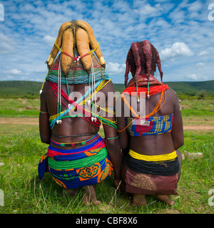Mwila Schwestern mit Nontombi Dreadlocks, Chibia Bereich, Angola Stockfoto