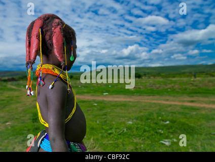 Mwila Mädchen mit den Haaren bedeckt mit Oncula Paste, Chibia, Angola Stockfoto