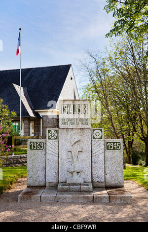 Kriegerdenkmal in Huelgoat, Finistere, Bretagne, Frankreich Stockfoto