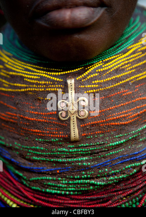 Ein Vilanda, traditionelle Mwila Halskette, Chibia Bereich, Angola Stockfoto