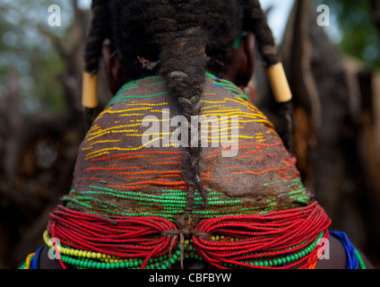 Ein Vilanda, traditionelle Mwila Halskette, Chibia Bereich, Angola Stockfoto