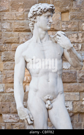 Europa, Italien, Toskana, Florenz, Kopie von Michelangelos David am Palazzo Vecchio-Statue Stockfoto