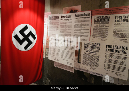 NSDAP-Flagge und Ankündigungen in der Fabrik Oskar Schlindler, Krakau Stockfoto