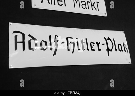 Straßenschild für Adolf Hitler Platz, die umbenannte Rynek Glowsky (Hauptplatz) in der Fabrik Oskar Schlindler, Krakau Stockfoto