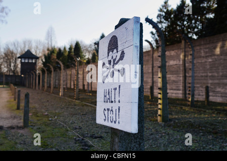 Elektrozaun bei Nazi-Konzentrationslager Auschwitz Stockfoto