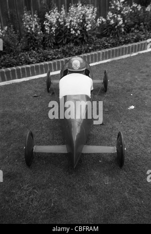 Derby Seifenkiste im südlichen Kalifornien Hinterhof Kindheit Rennsport Rennwagen aus Holz Stockfoto