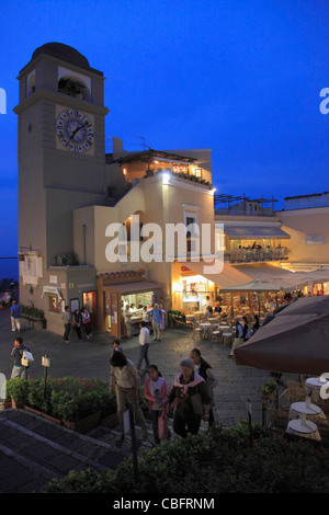 Italien, Kampanien, Capri, Piazza Umberto I, Uhrturm, Stockfoto