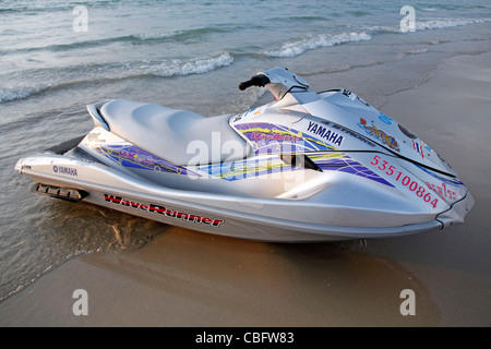 Waverunner Jetski am Strand von Patong in Patong, Phuket, Thailand Stockfoto