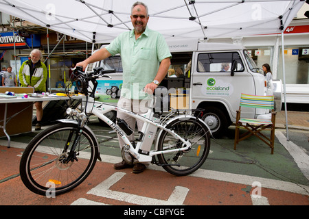 David Green, Öko-Insel Isle Of Wight Festival 2011 Radfahren. E-Bike Stockfoto