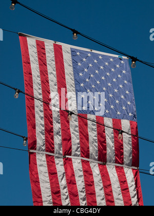 Larimer Square in Denver, Colorado mit amerikanischen Flaggen. Stockfoto