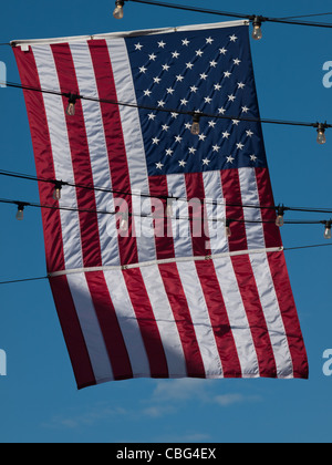 Larimer Square in Denver, Colorado mit amerikanischen Flaggen. Stockfoto