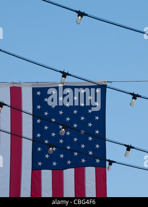 Larimer Square in Denver, Colorado mit amerikanischen Flaggen. Stockfoto