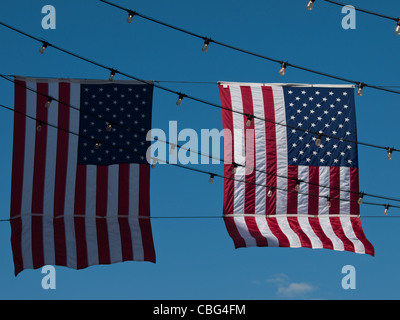 Larimer Square in Denver, Colorado mit amerikanischen Flaggen. Stockfoto