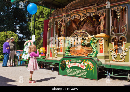 Dutch Straße Orgel - Australian Fair Melbourne Victoria Keyframe Noten vom historischen europäischen Organ von der Tätigkeitsschnittes Stockfoto