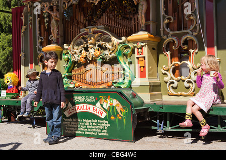 Dutch Straße Orgel - Australian Fair Melbourne Victoria Keyframe Noten vom historischen europäischen Organ von der Tätigkeitsschnittes Stockfoto