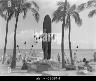 Duke Kahanamoku Statue, Strand von Waikiki, Hawaii, USA Stockfoto