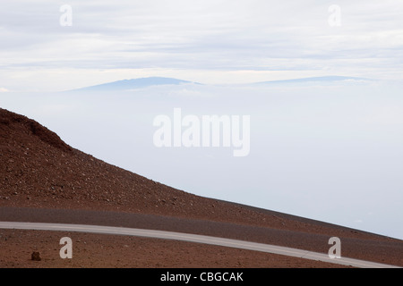 Straße am Rand der Klippen am Haleakala Maui, Hawaii Stockfoto