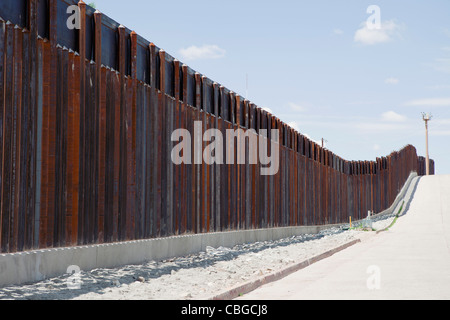 Barrier Fence in Nogales, Arizona Stockfoto