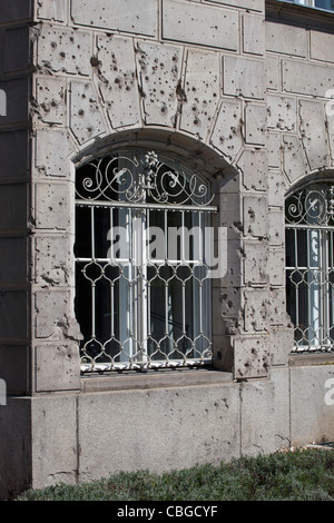 Einschusslöcher in Berlin Gebäudefassade Stockfoto