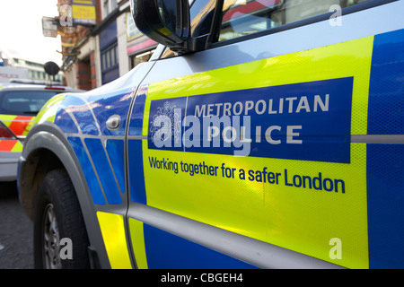 Metropolitanpolizei-Fahrzeug mit Battenburg kariert Livree London England uk Vereinigtes Königreich Stockfoto