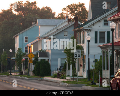 Altes Haus auf main Street in der Innenstadt von Linglestown, Pennsylvania. Stockfoto