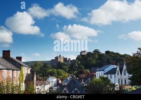 Dunster Dorf und Burg. Somerset. England. VEREINIGTES KÖNIGREICH. Stockfoto