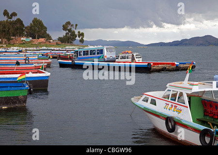 Fähre auf dem Titicacasee, die höchstgelegene kommerziell schiffbare See der Welt, Bolivien Stockfoto