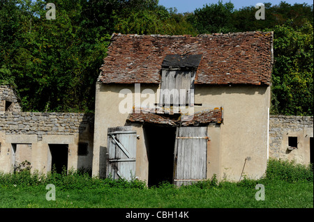 Altes Haus in der Nähe von Baye, Nivernais Kanal bei Corbigny, Nationalpark Morvan, Nièvre, Burgund, Frankreich Stockfoto