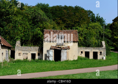 Altes Haus in der Nähe von Baye, Nivernais Kanal bei Corbigny, Nationalpark Morvan, Nièvre, Burgund, Frankreich Stockfoto