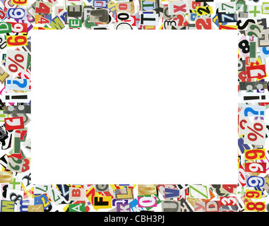 Bilderrahmen, gemacht aus Zeitung Buchstaben, Ziffern und Satzzeichen, isoliert auf weiss Stockfoto