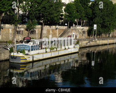 Quai de Montebello, Pont au Double, Seineufer, Paris, Frankreich Stockfoto