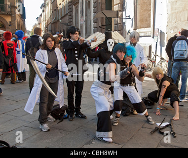 Junge Menschen angezogen als Charaktere aus dem Videospiel Death Note: Lucca Comics und Spiele Festival, 2011 Toskana, Italien Stockfoto