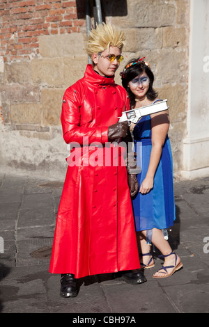 Junger Mann verkleidet als Vash, eine Figur aus Hellsing (japanische Anime): Lucca Comics und Spiele Festival 2011 Stockfoto