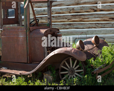 Ein alte verrosteter Ford LKW sitzt auf einem Bauernhof. Museum of the Mountain West in Montrose, Colorado. Stockfoto